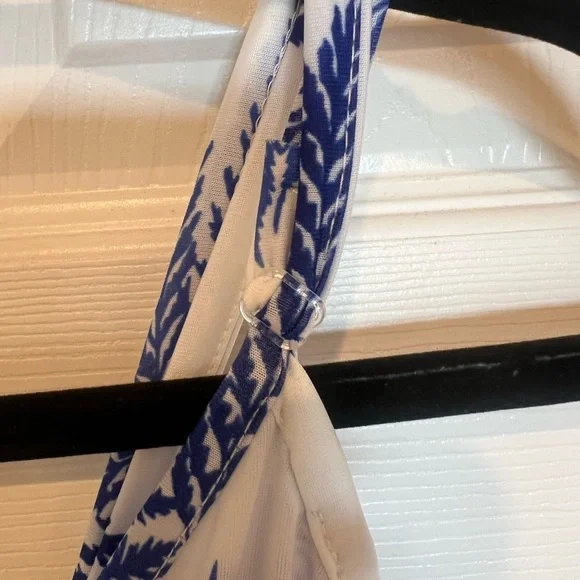 NWT Blue and White Leaf Print Ladies Summer Dress - Picture 6 of 7